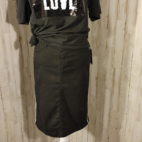 New BlankNYC black skirt with side stripe sz 4(27) - Picture 4 of 15